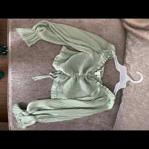 Boutique Mint cropped long sleeve, size medium